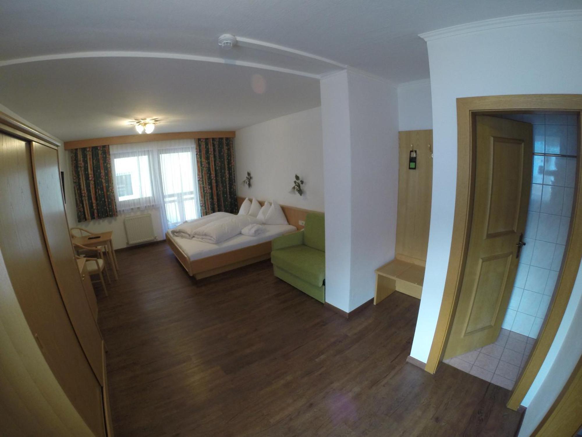 Hotel Alpina Saalbach-Hinterglemm Quarto foto
